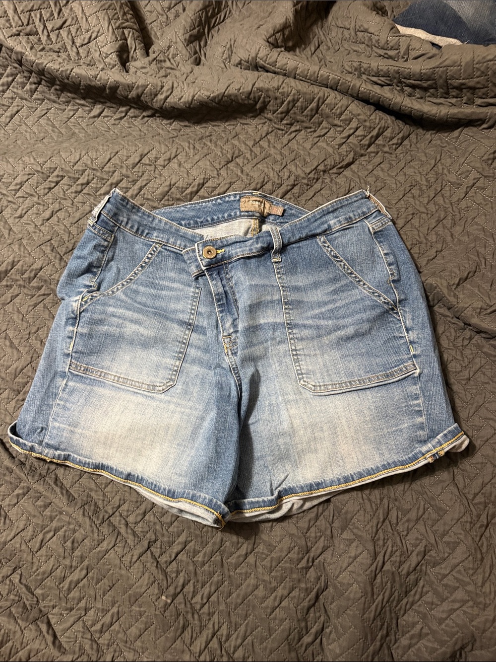 Torrid Light Wash Denim Women’s Shorts - Blue size 22